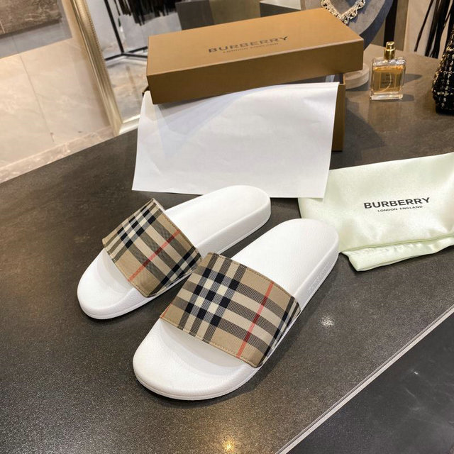 BURBERRY SLIDES