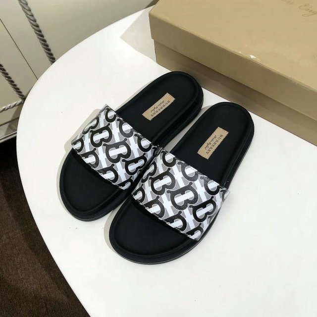 BURBERRY SLIDES