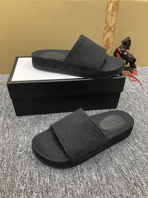 GUCCI SLIDES