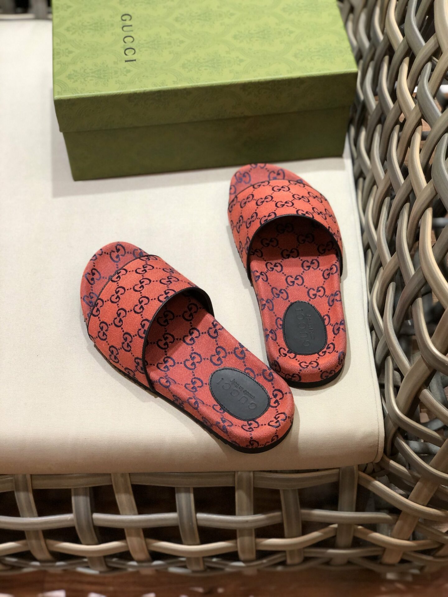 GUCCI SLIDES