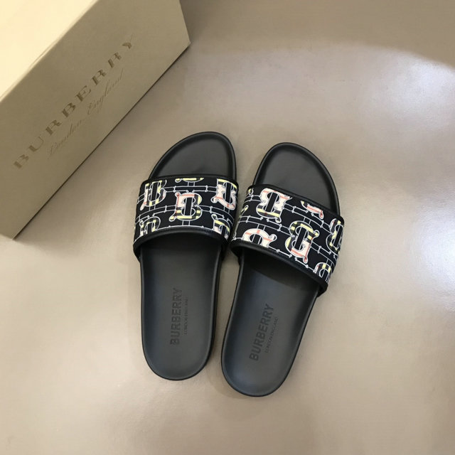 BURBERRY SLIDES