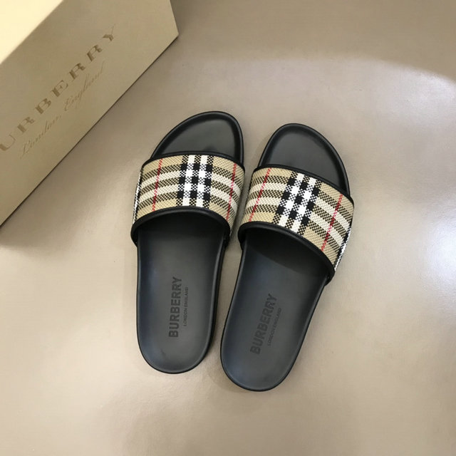 BURBERRY SLIDES