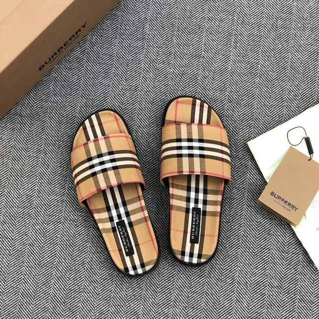 BURBERRY SLIDES