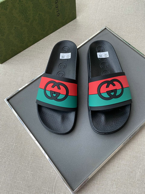 GUCCI SLIDES