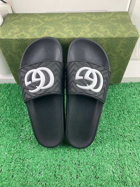 GUCCI SLIDES